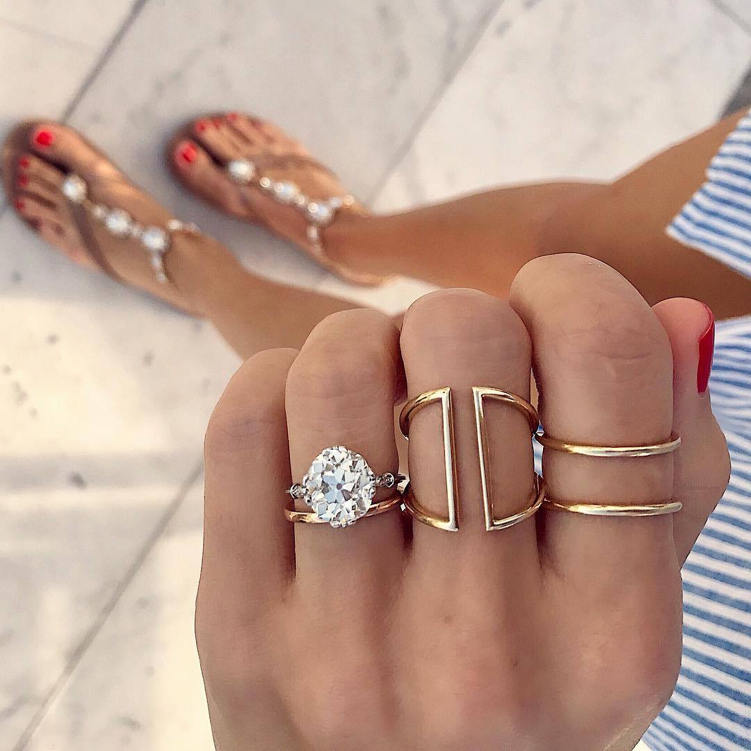 21 Simple Gold Jewelry Pieces Made for Minimalists