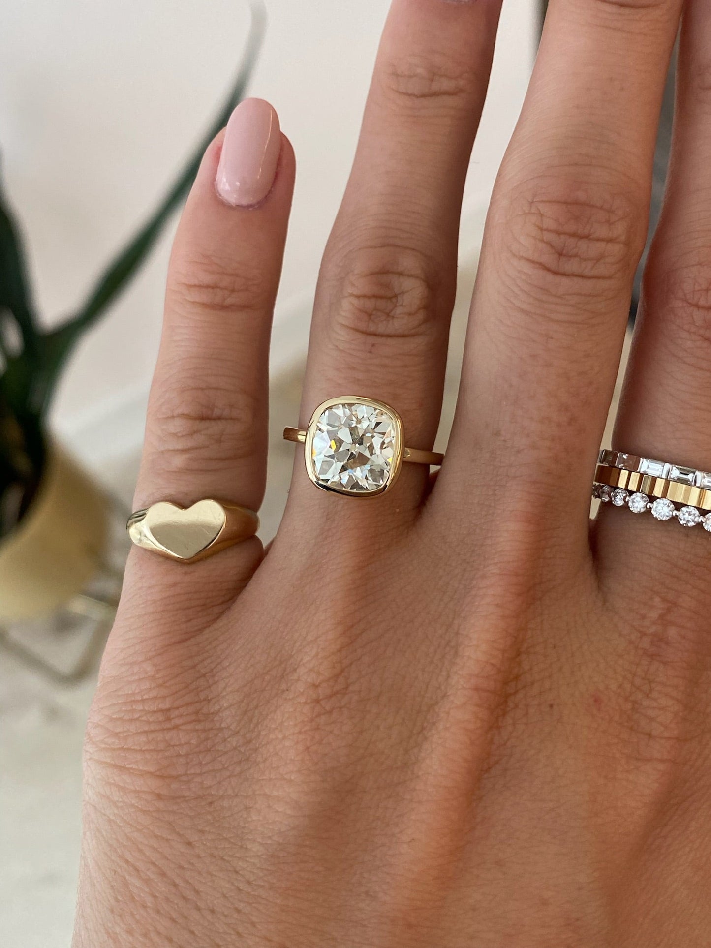 Bezel Cushion YG Front 40675175891032