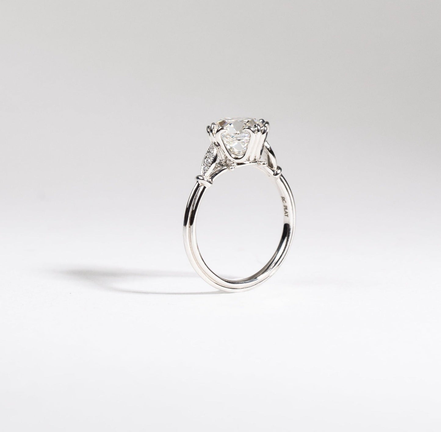 Signature Antique Antique-Round PLT 40675277635672