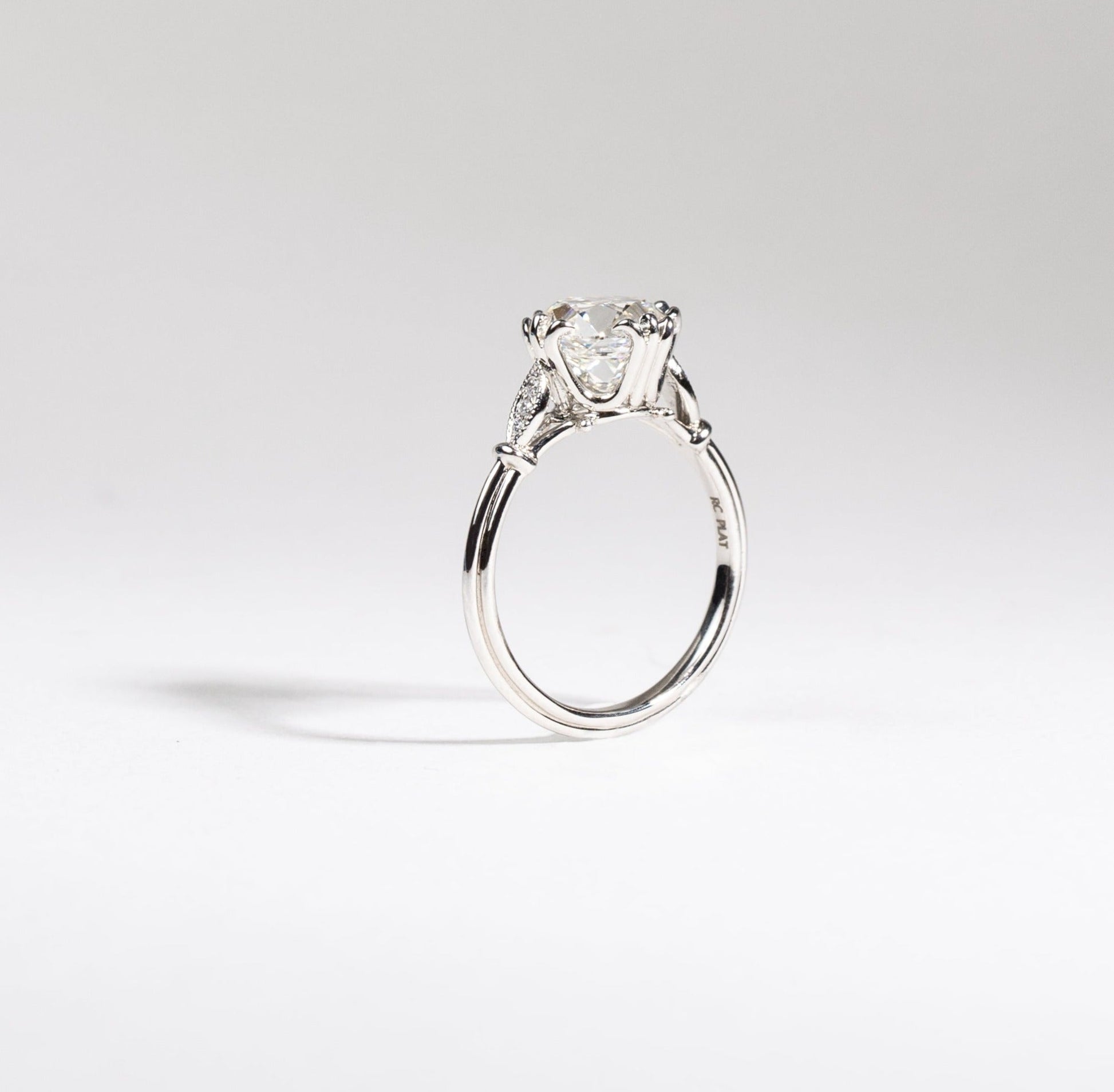 Signature Antique Antique-Round PLT 40675277635672