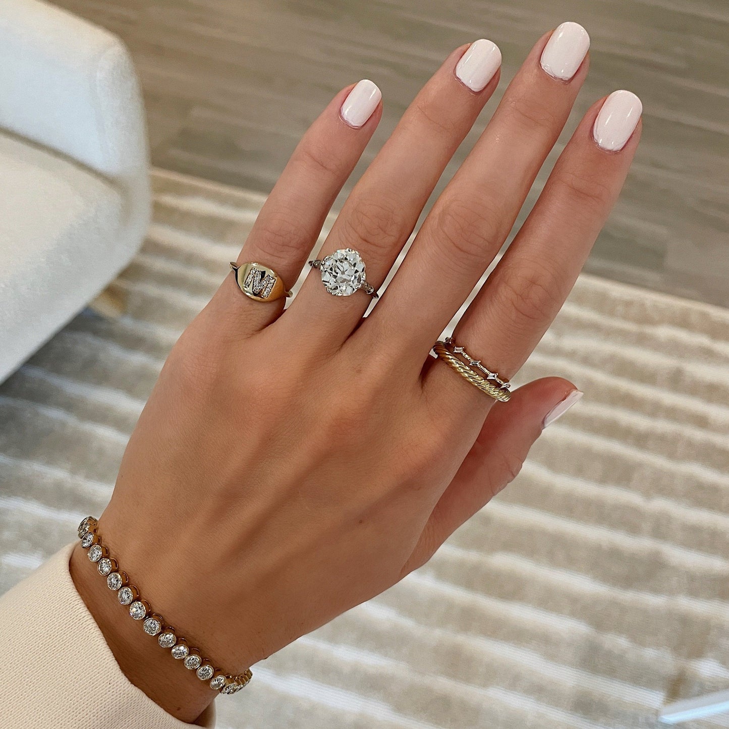 Signature Antique Round PLT on hand 40675277439064