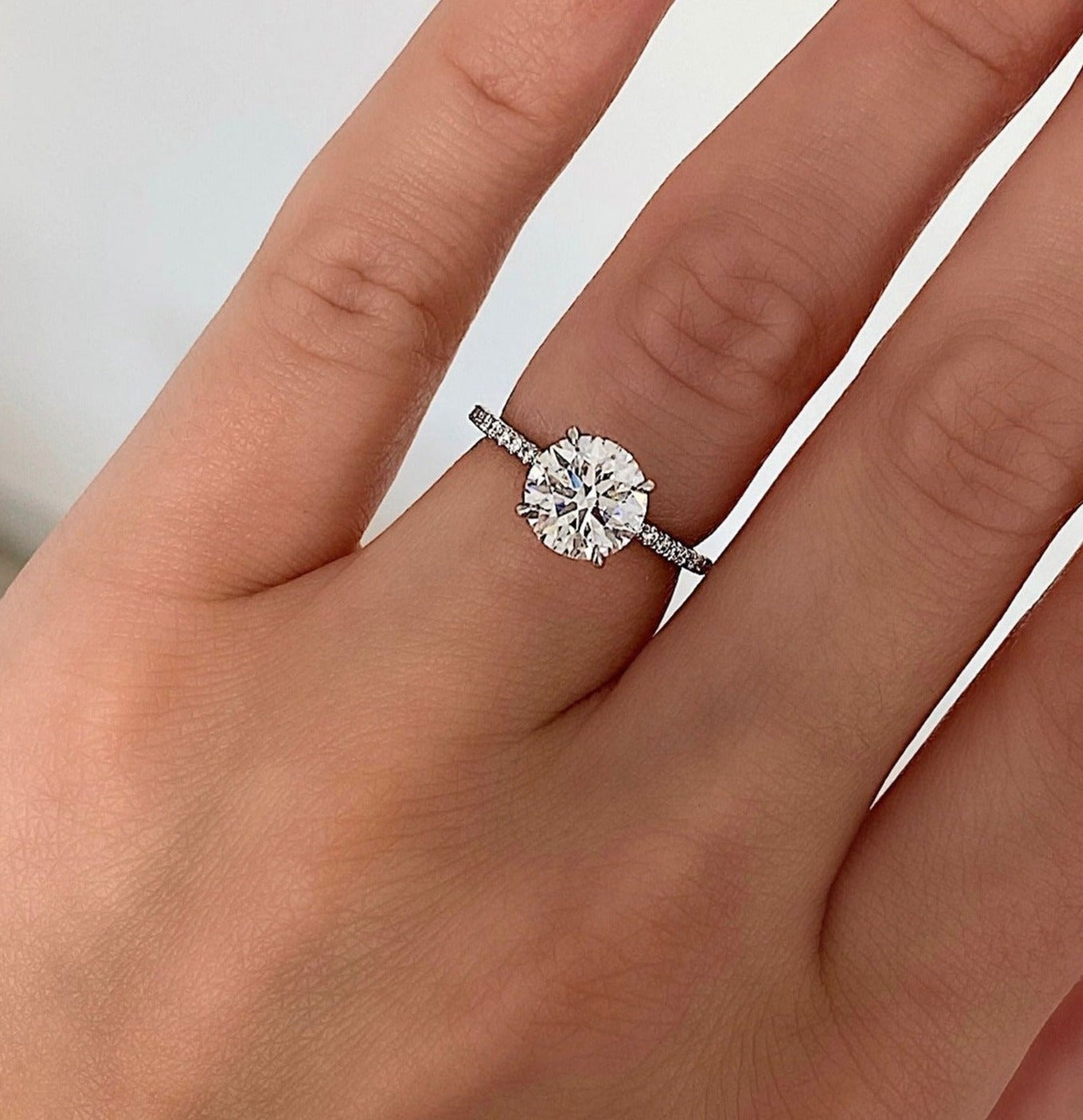 Whisper Thin Pave Round PLT + HH 40675118776408