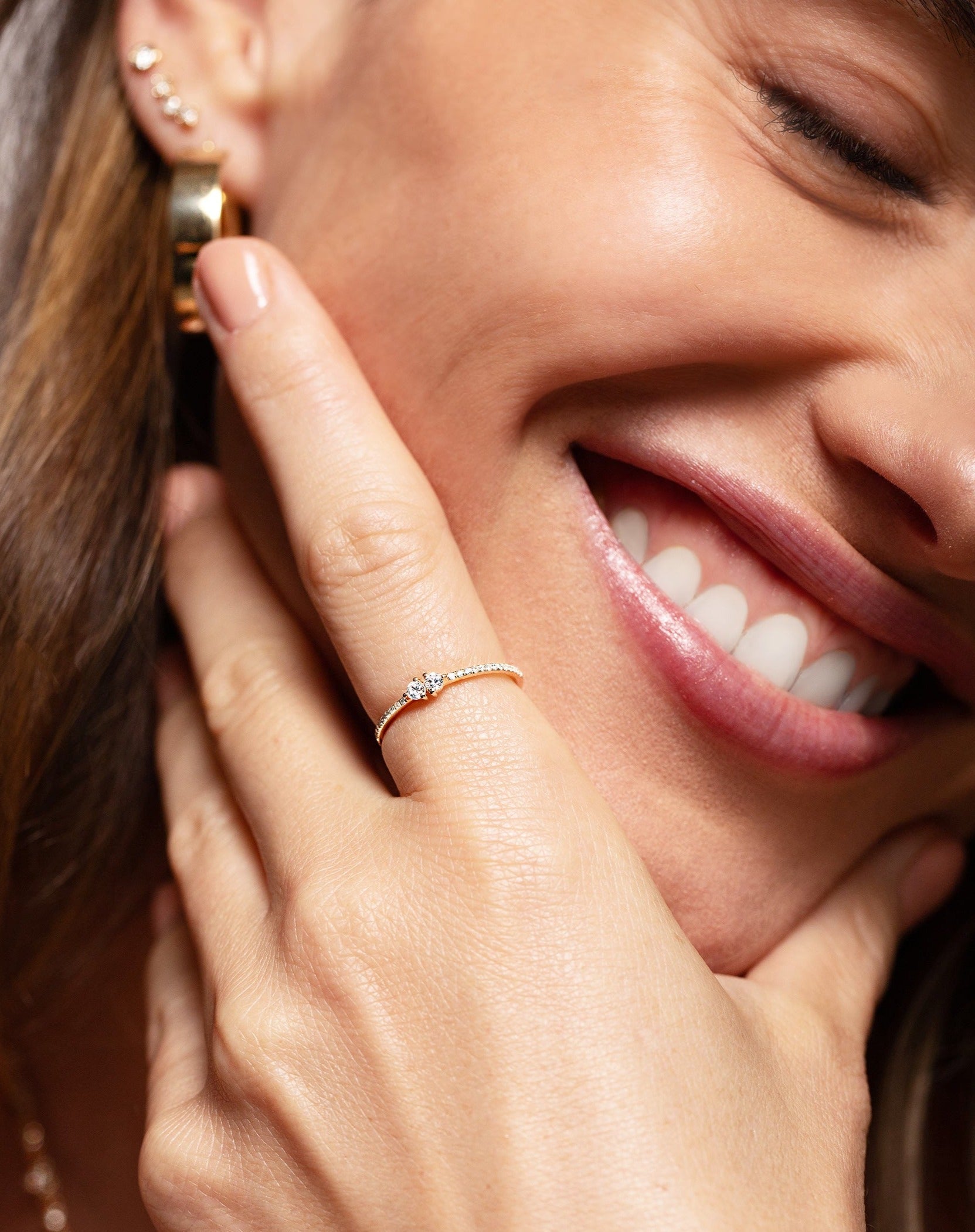 Model wearing twin diamond ring with diamond band