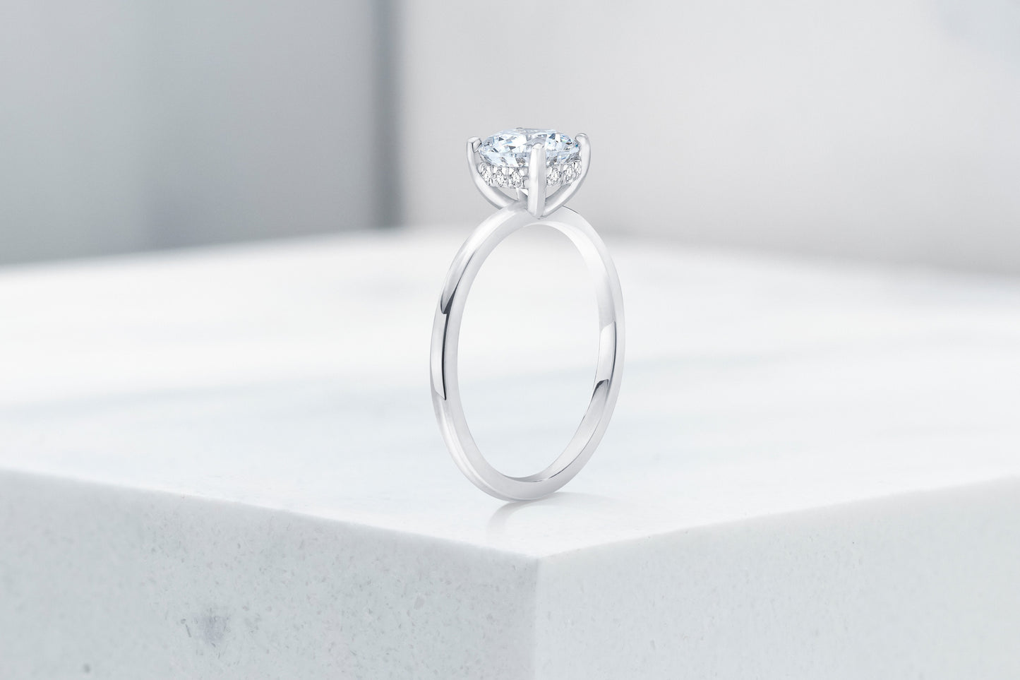 Vow Vow Engagement Rings Round / Platinum / Hidden Halo Madison. 33281473478744